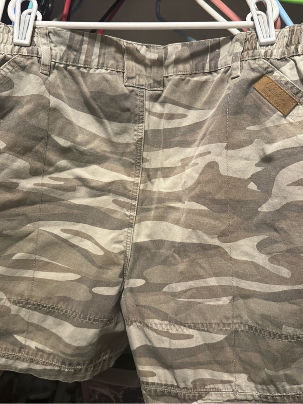 Cabela's Men's Tan & Beige Camo Cargo Shorts